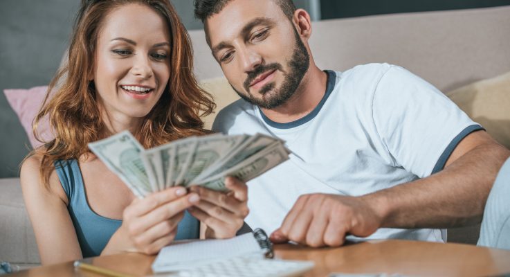 10 Signs Your Relationship Is Based On Financial Gain and Not Love